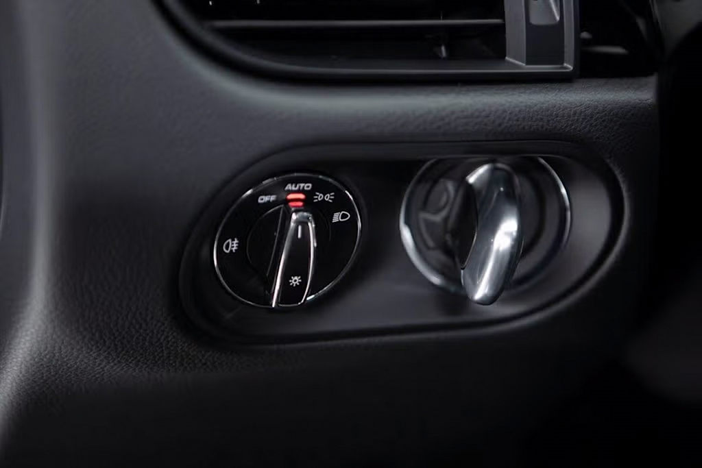 Thumbnail: 2025 Porsche Macan - 23