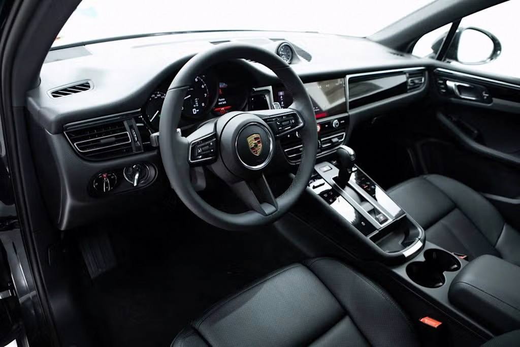 Thumbnail: 2025 Porsche Macan - 2