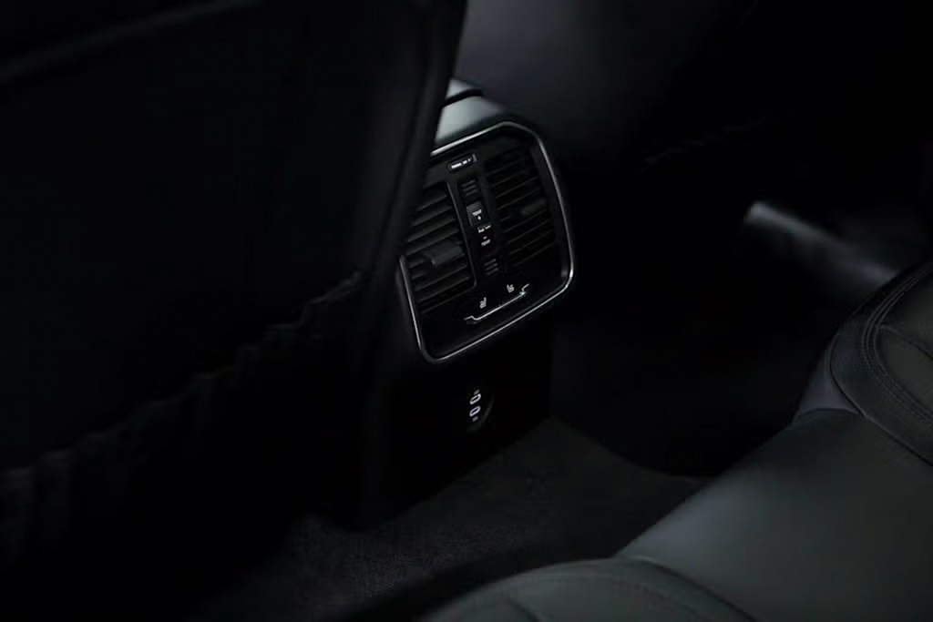 Thumbnail: 2025 Porsche Macan - 29