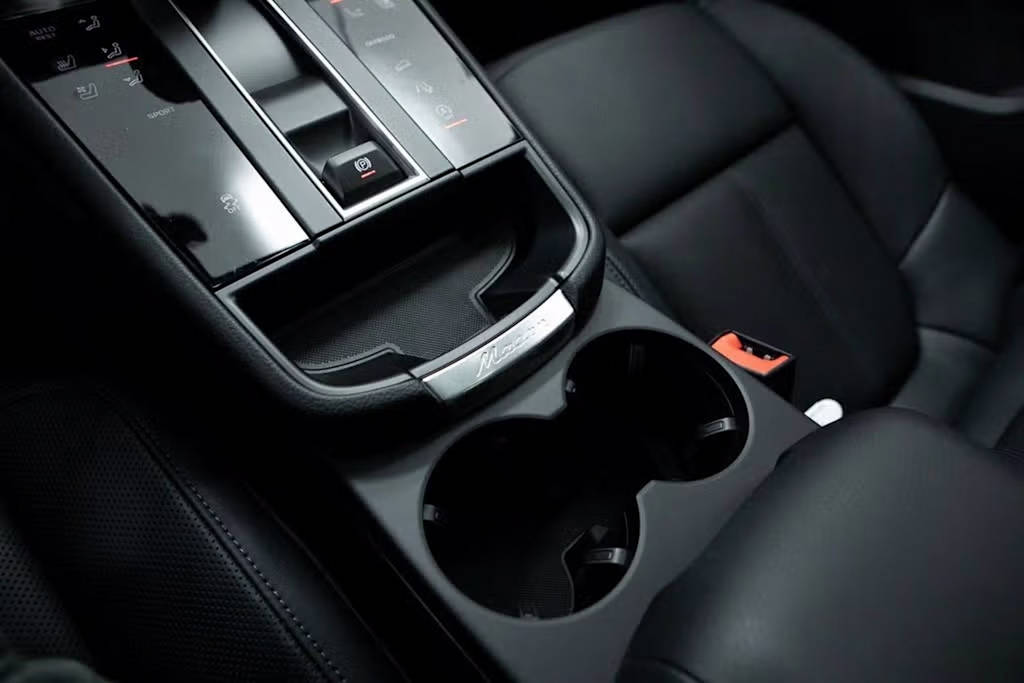 Thumbnail: 2025 Porsche Macan - 25