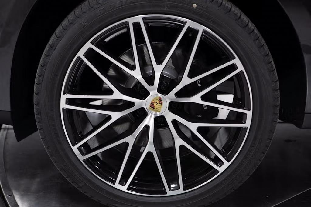 Thumbnail: 2025 Porsche Macan - 8