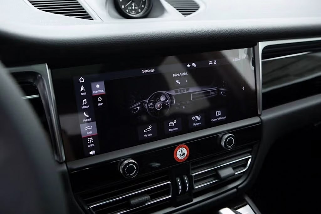 Thumbnail: 2025 Porsche Macan - 13