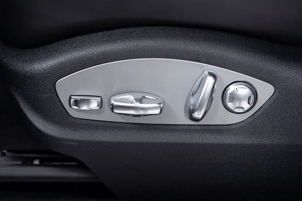 Thumbnail: 2025 Porsche Macan - 20