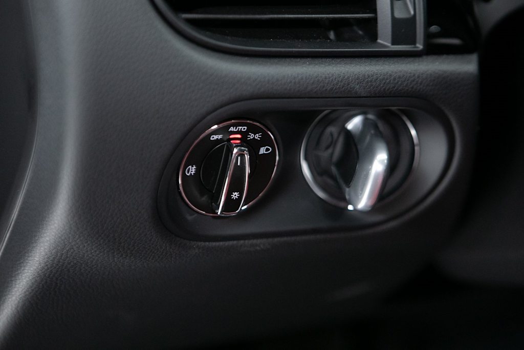 Thumbnail: 2025 Porsche Macan - 21