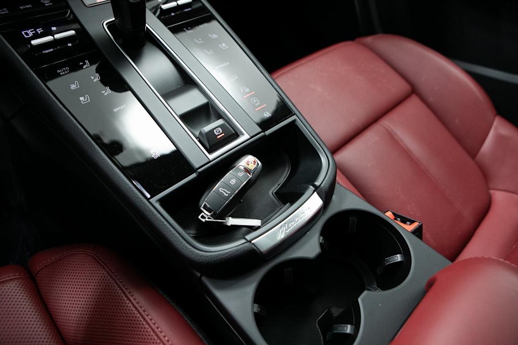 Thumbnail: 2025 Porsche Macan - 23