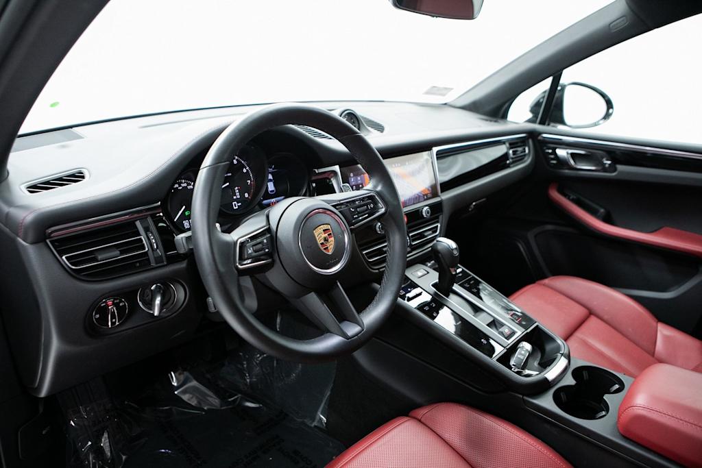 Thumbnail: 2025 Porsche Macan - 2