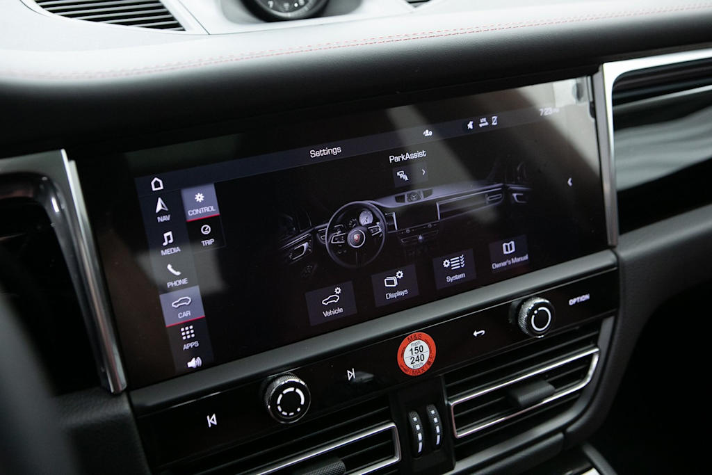 Thumbnail: 2025 Porsche Macan - 11