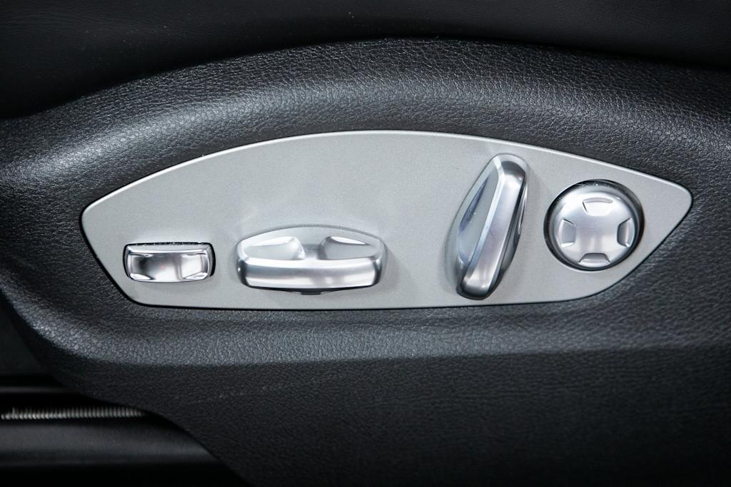 Thumbnail: 2025 Porsche Macan - 18