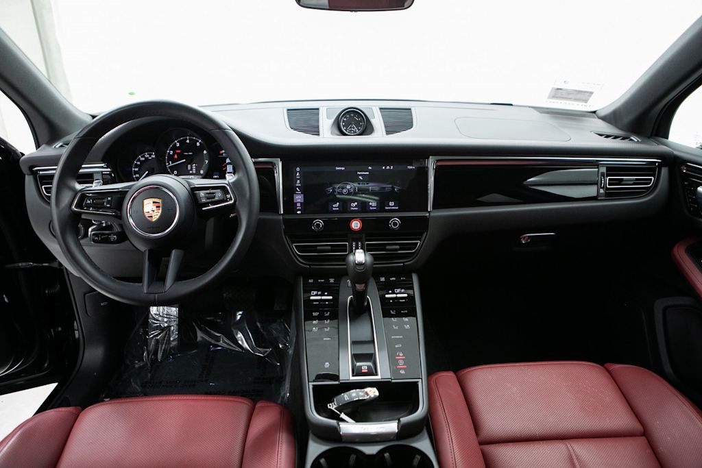 Thumbnail: 2025 Porsche Macan - 7