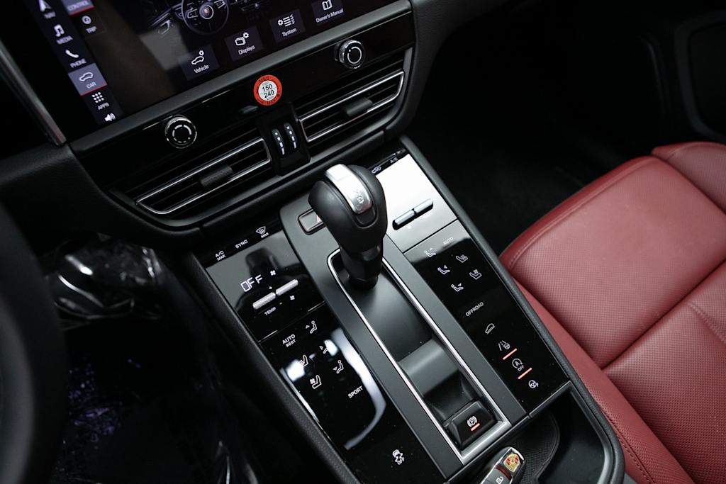 Thumbnail: 2025 Porsche Macan - 12