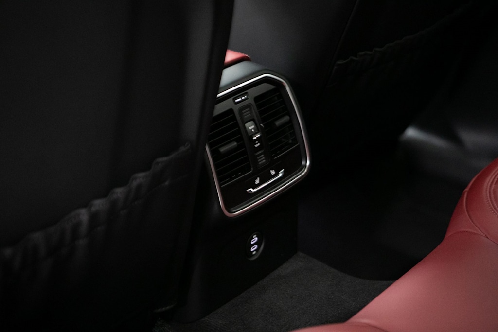 Thumbnail: 2025 Porsche Macan - 28