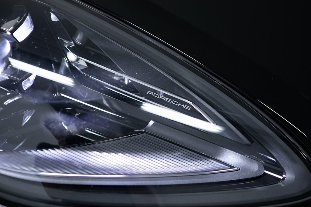 Thumbnail: 2025 Porsche Macan - 32