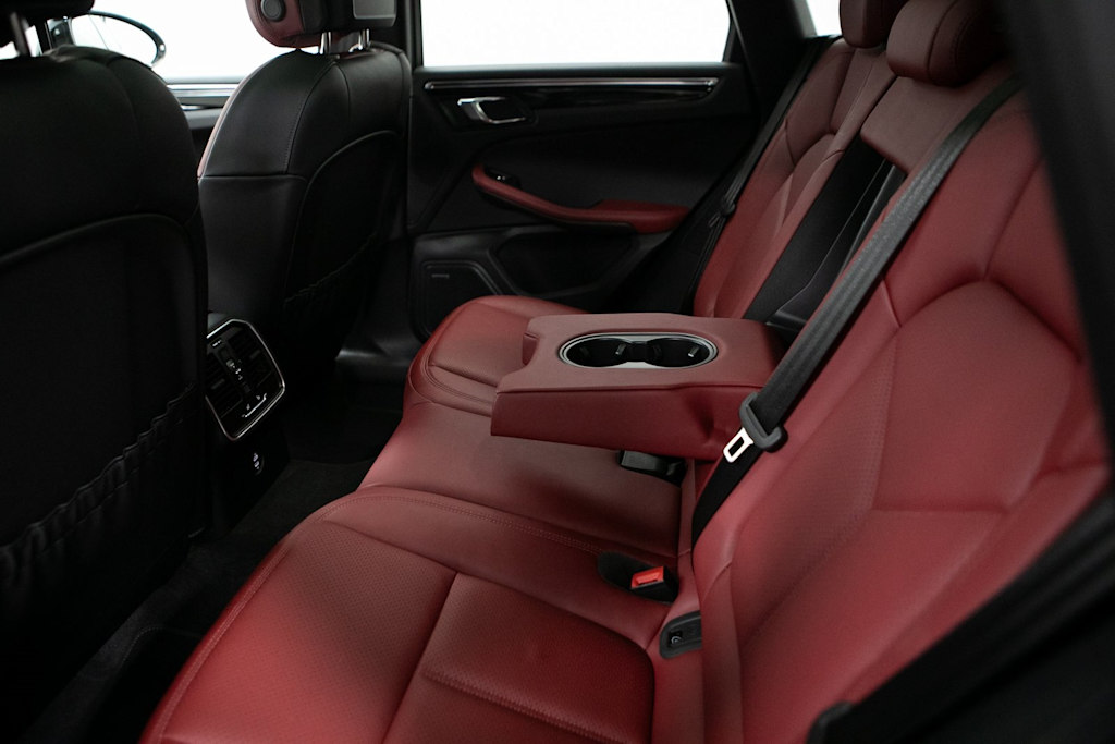 Thumbnail: 2025 Porsche Macan - 29