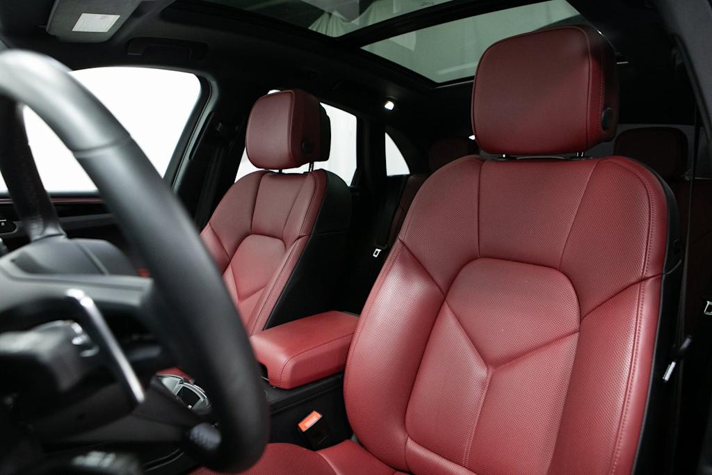 Thumbnail: 2025 Porsche Macan - 8