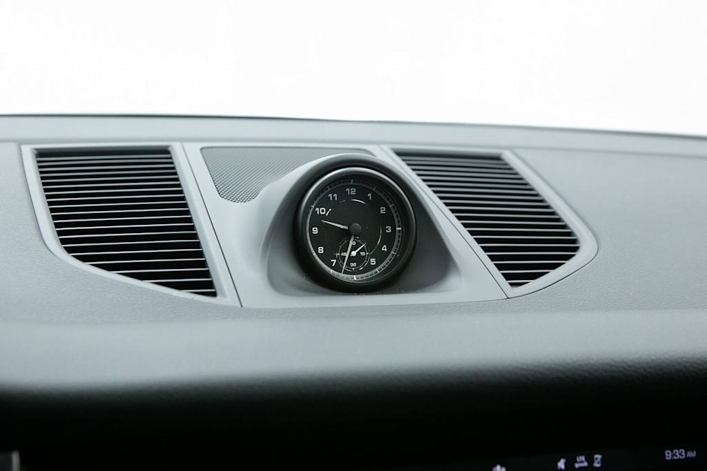 Thumbnail: 2026 Porsche Macan - 25