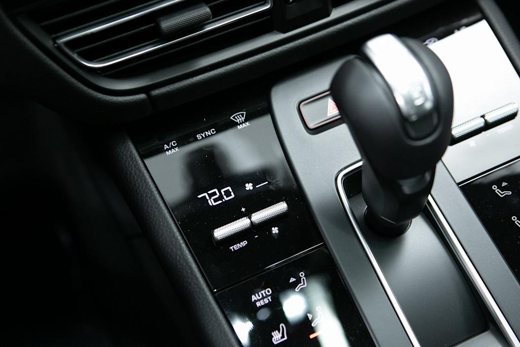 Thumbnail: 2026 Porsche Macan - 22