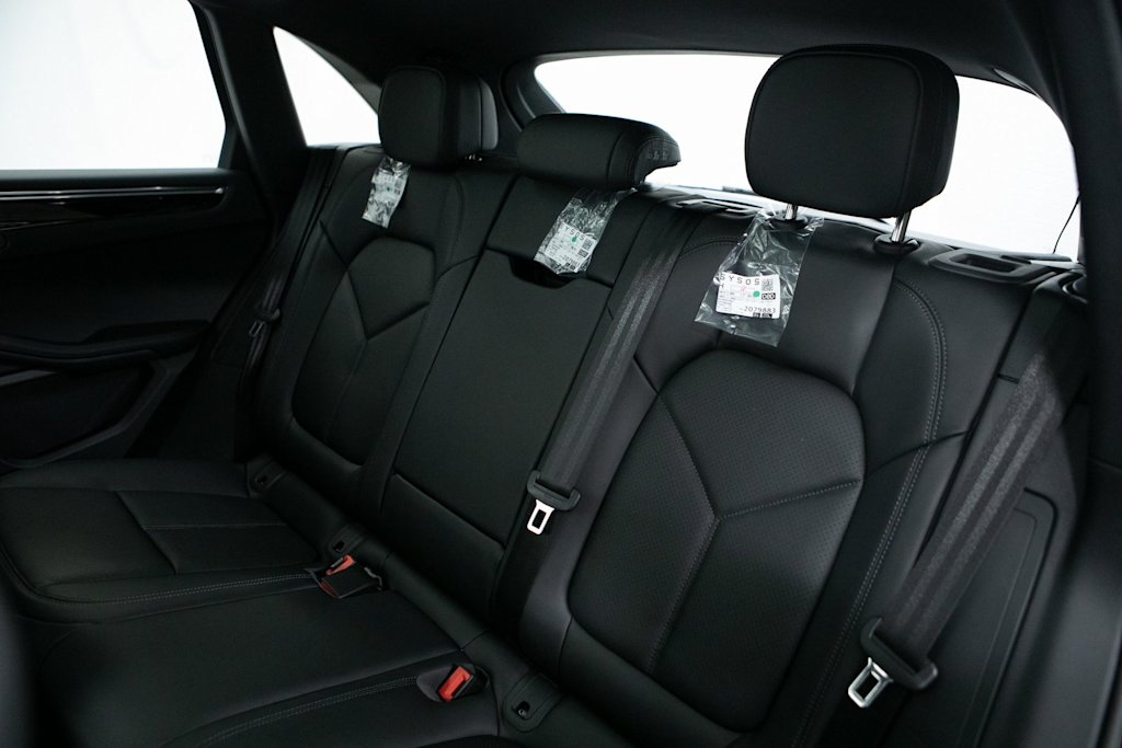 Thumbnail: 2026 Porsche Macan - 29