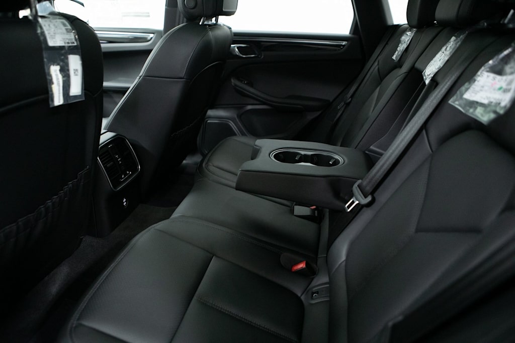 Thumbnail: 2026 Porsche Macan - 28