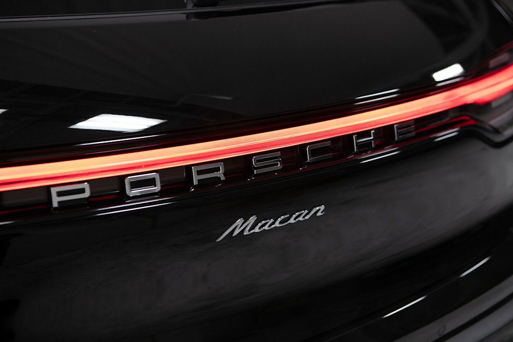 Thumbnail: 2026 Porsche Macan - 34