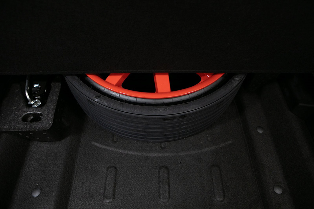 Thumbnail: 2026 Porsche Macan - 30