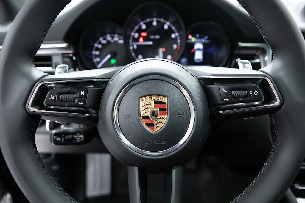 Thumbnail: 2026 Porsche Macan - 17