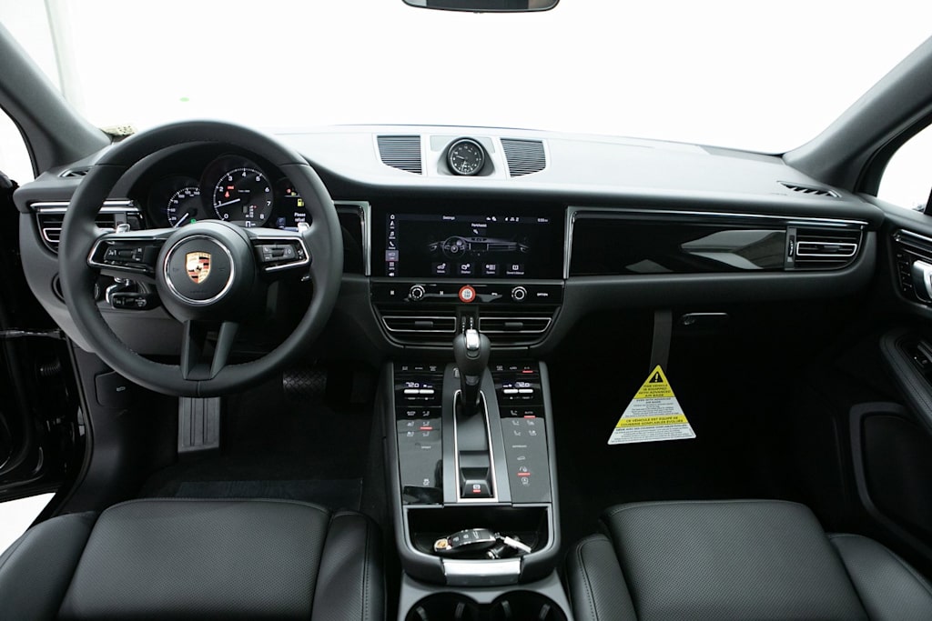 Thumbnail: 2026 Porsche Macan - 6