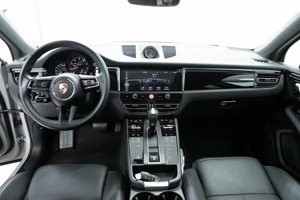 Thumbnail: 2026 Porsche Macan - 11