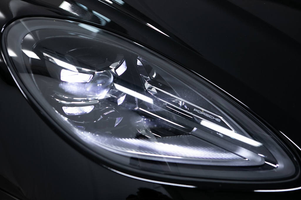 Thumbnail: 2026 Porsche Macan - 20