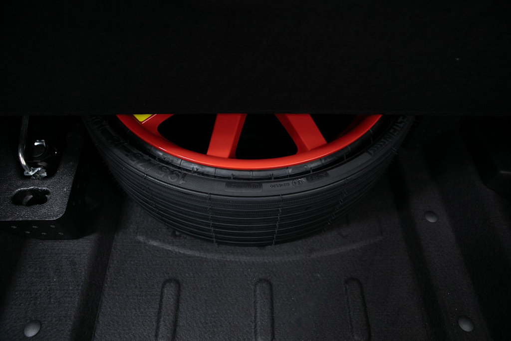 Thumbnail: 2026 Porsche Macan - 39