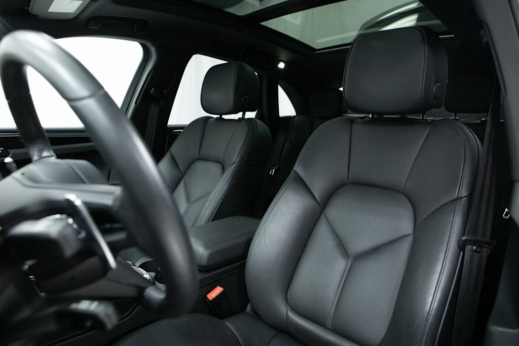 Thumbnail: 2026 Porsche Macan - 8