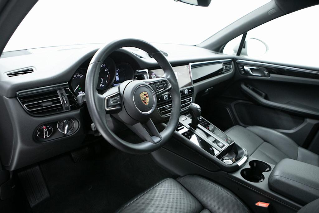 Thumbnail: 2026 Porsche Macan - 2