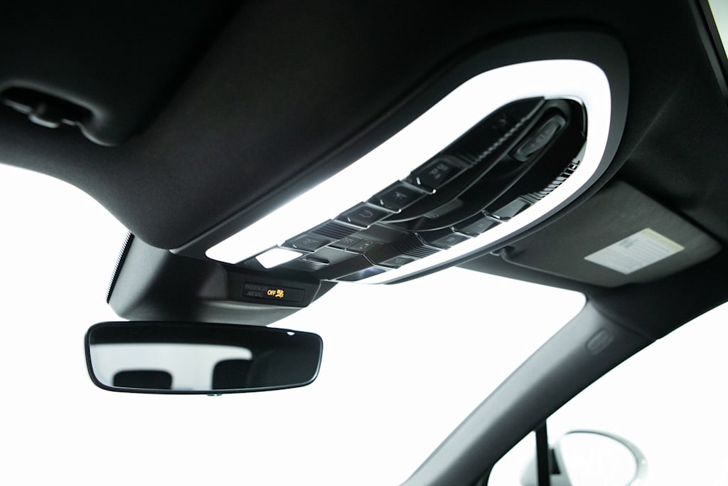 Thumbnail: 2026 Porsche Macan - 35