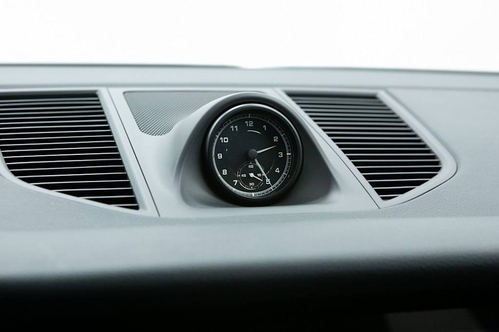 Thumbnail: 2026 Porsche Macan - 34