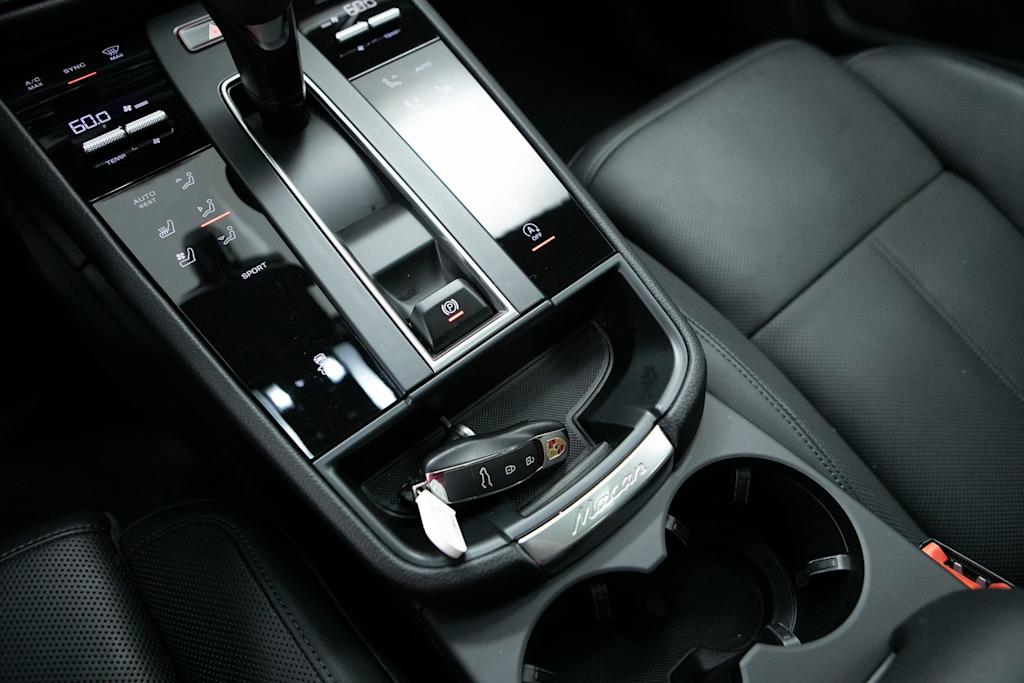 Thumbnail: 2026 Porsche Macan - 32