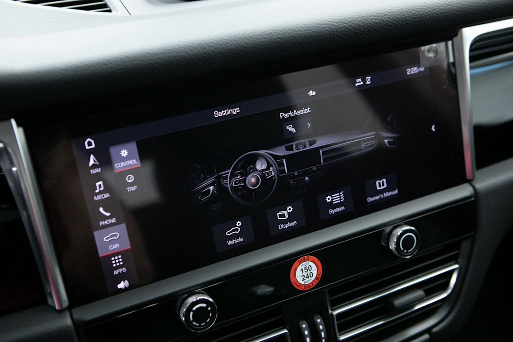 Thumbnail: 2026 Porsche Macan - 12