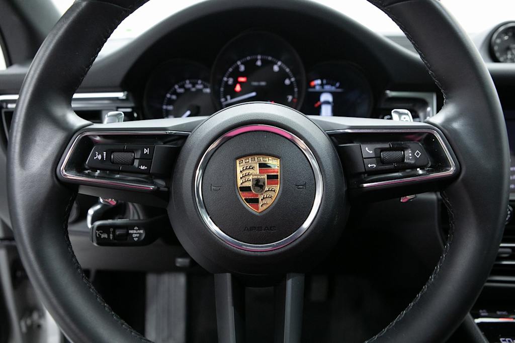 Thumbnail: 2026 Porsche Macan - 7