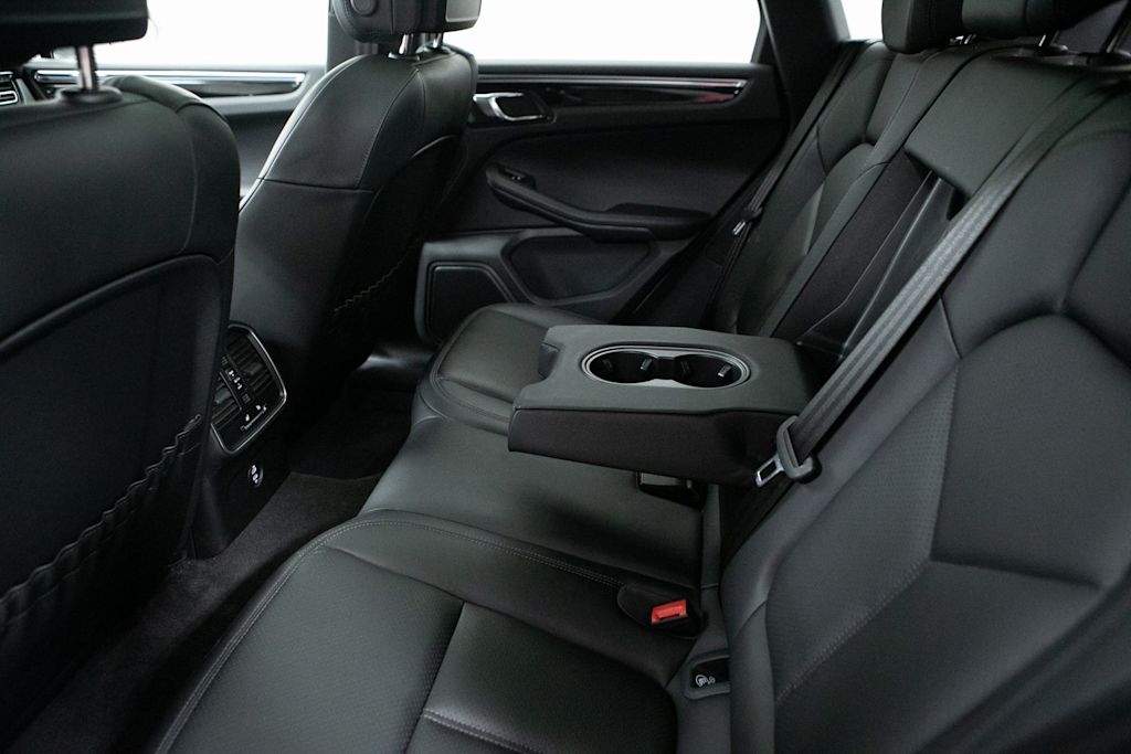 Thumbnail: 2026 Porsche Macan - 37