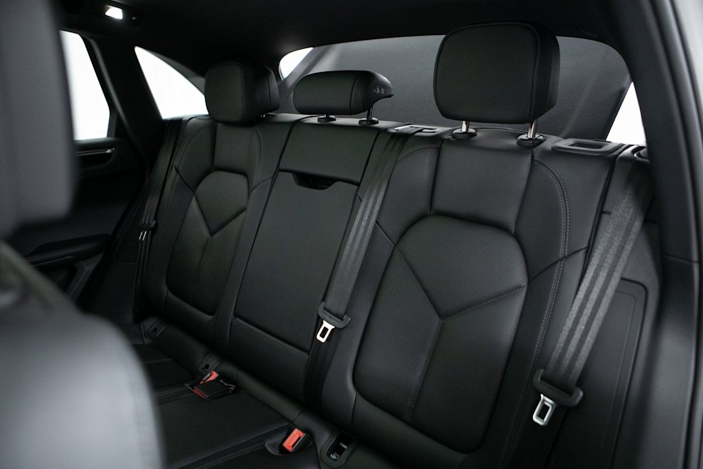 Thumbnail: 2026 Porsche Macan - 38