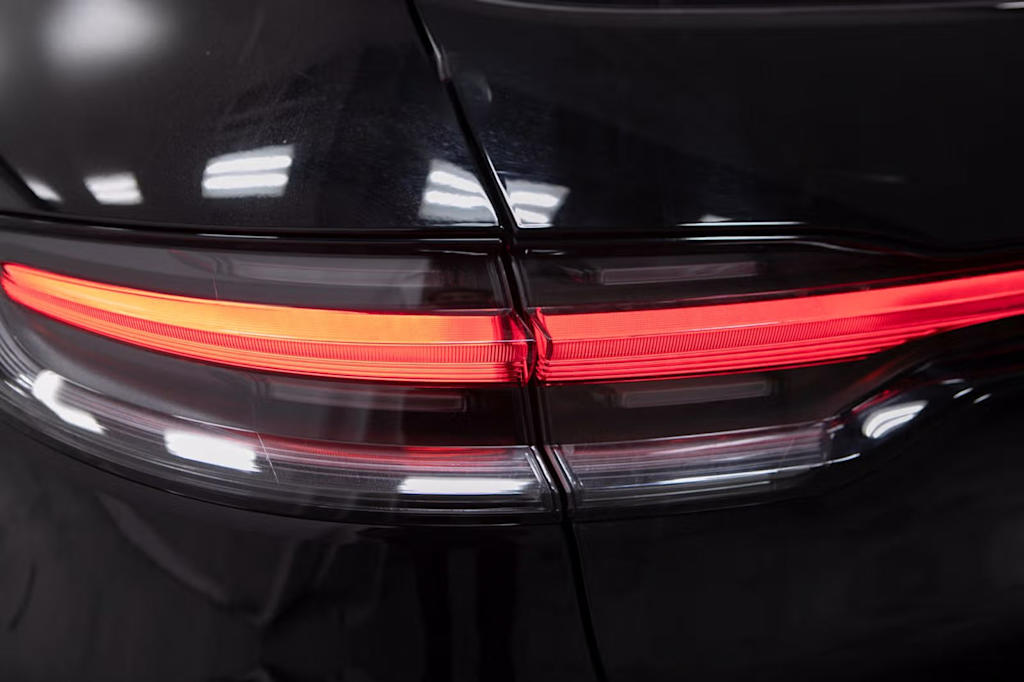 Thumbnail: 2026 Porsche Macan - 21