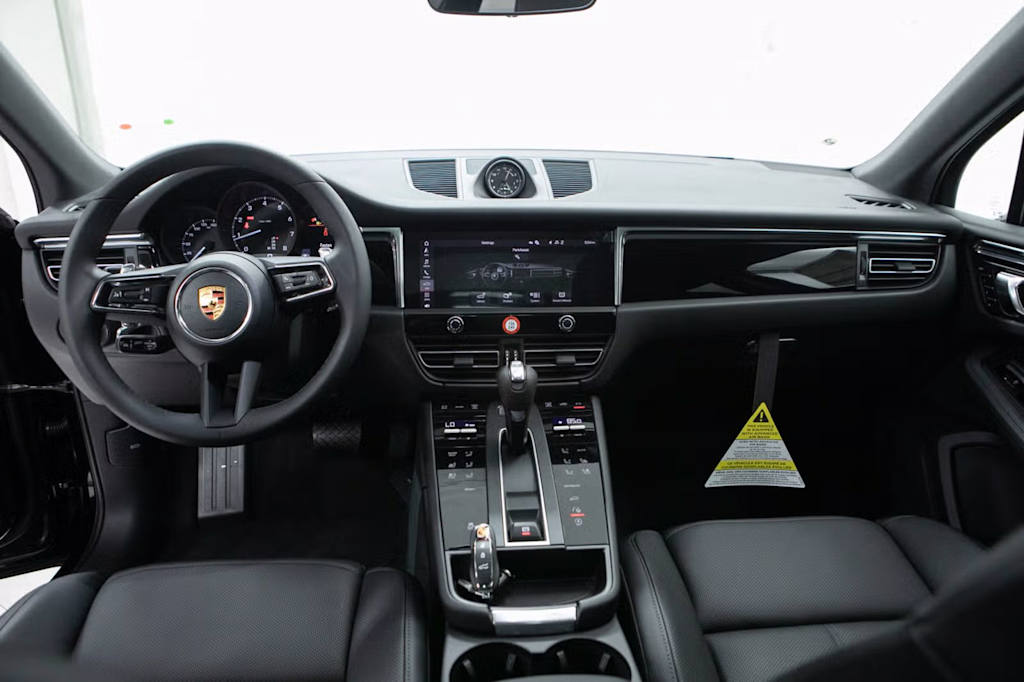 Thumbnail: 2026 Porsche Macan - 8