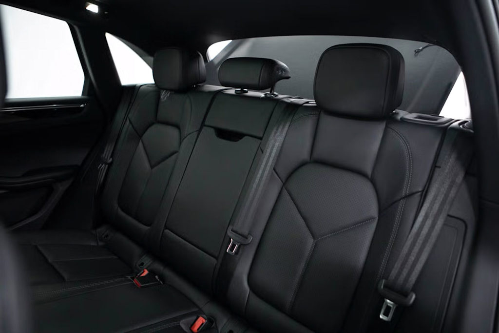 Thumbnail: 2026 Porsche Macan - 35