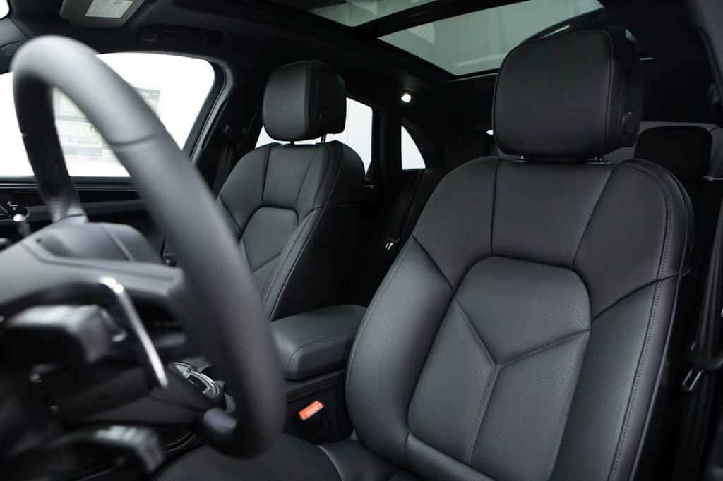 Thumbnail: 2026 Porsche Macan - 9