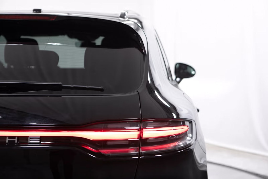 Thumbnail: 2026 Porsche Macan - 23