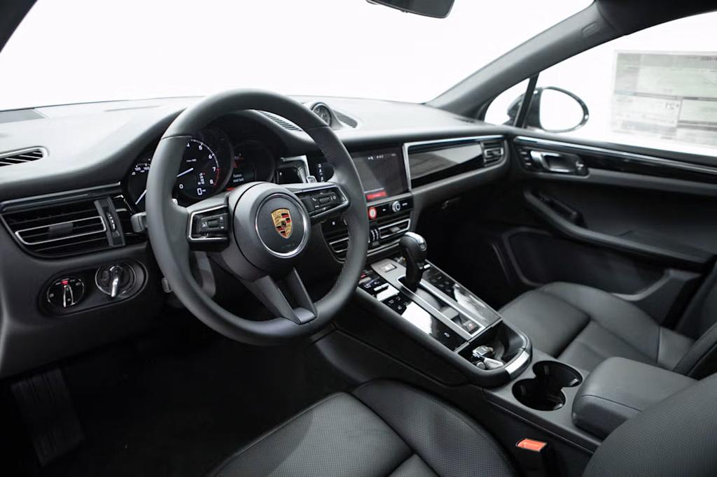 Thumbnail: 2026 Porsche Macan - 2