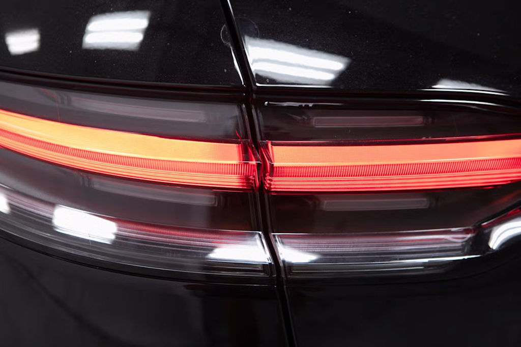 Thumbnail: 2026 Porsche Macan - 23