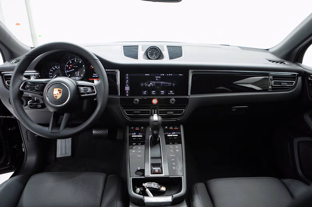 Thumbnail: 2026 Porsche Macan - 8