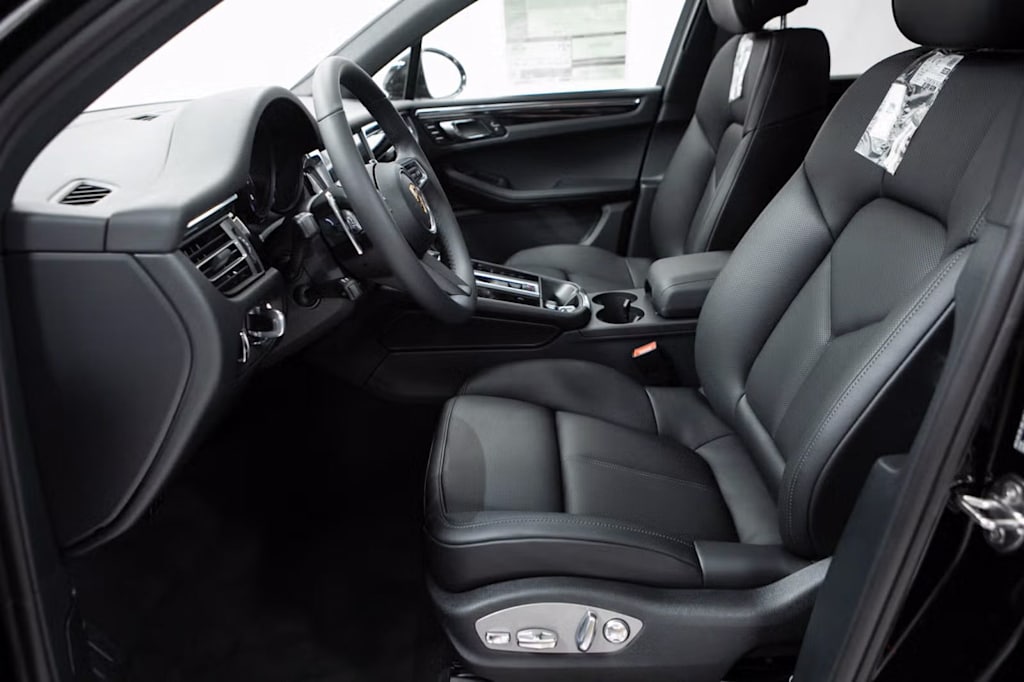 Thumbnail: 2026 Porsche Macan - 10