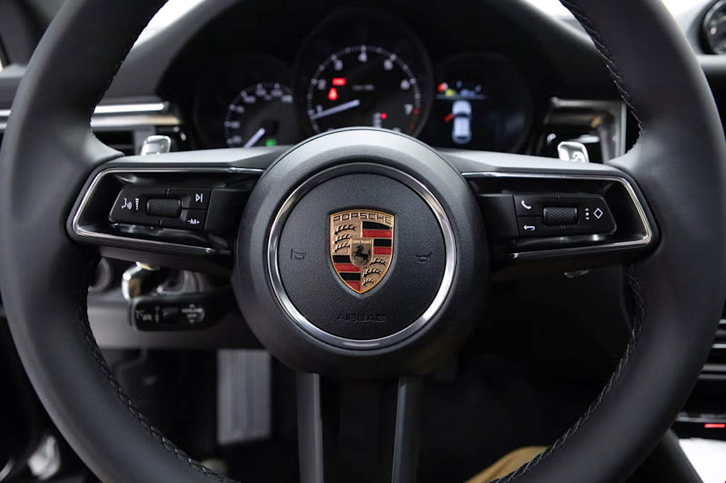 Thumbnail: 2026 Porsche Macan - 19