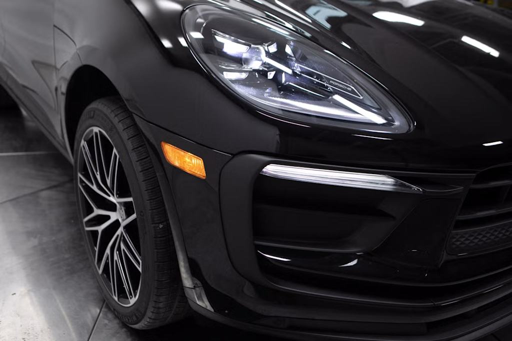 Thumbnail: 2026 Porsche Macan - 6