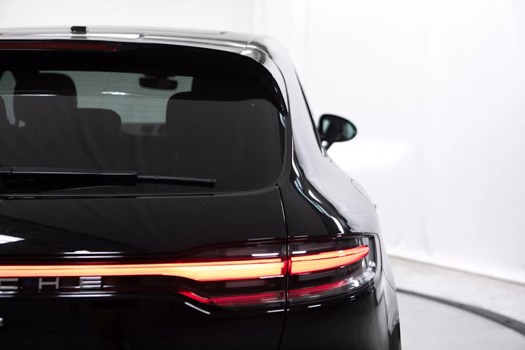 Thumbnail: 2026 Porsche Macan - 25